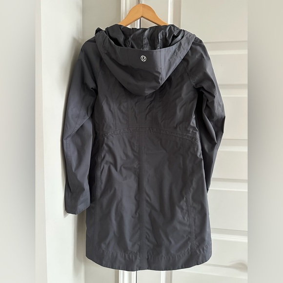 Lululemon Run Raincoat - Charcoal Grey - Picture 3 of 5